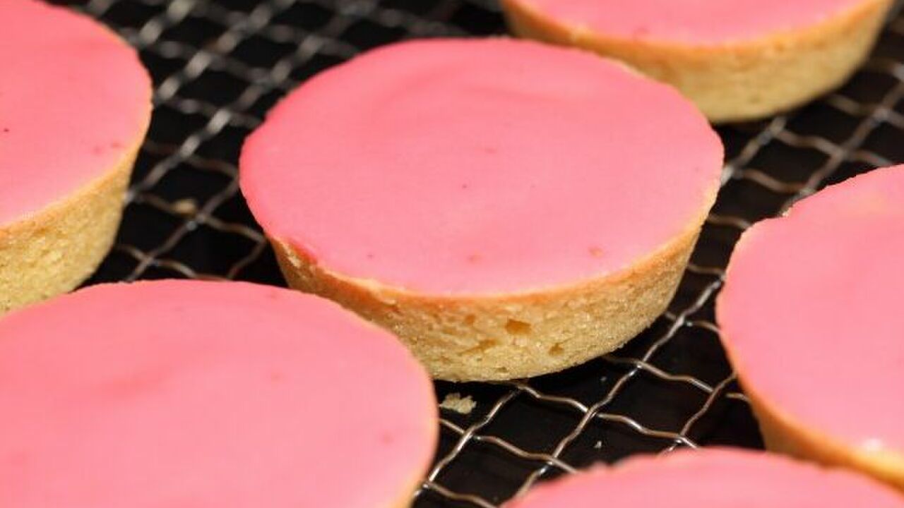 glazuur-van-een-roze-koek