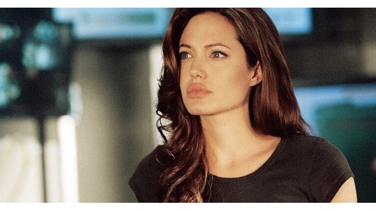 Illustratie voor: Angelina Jolie ondergaat beautyblunder