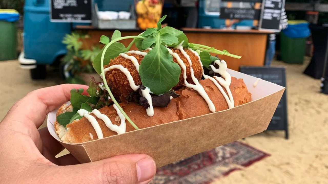 Illustratie voor: Wil je heen: het eerste garnaalkroketten festival is een feit