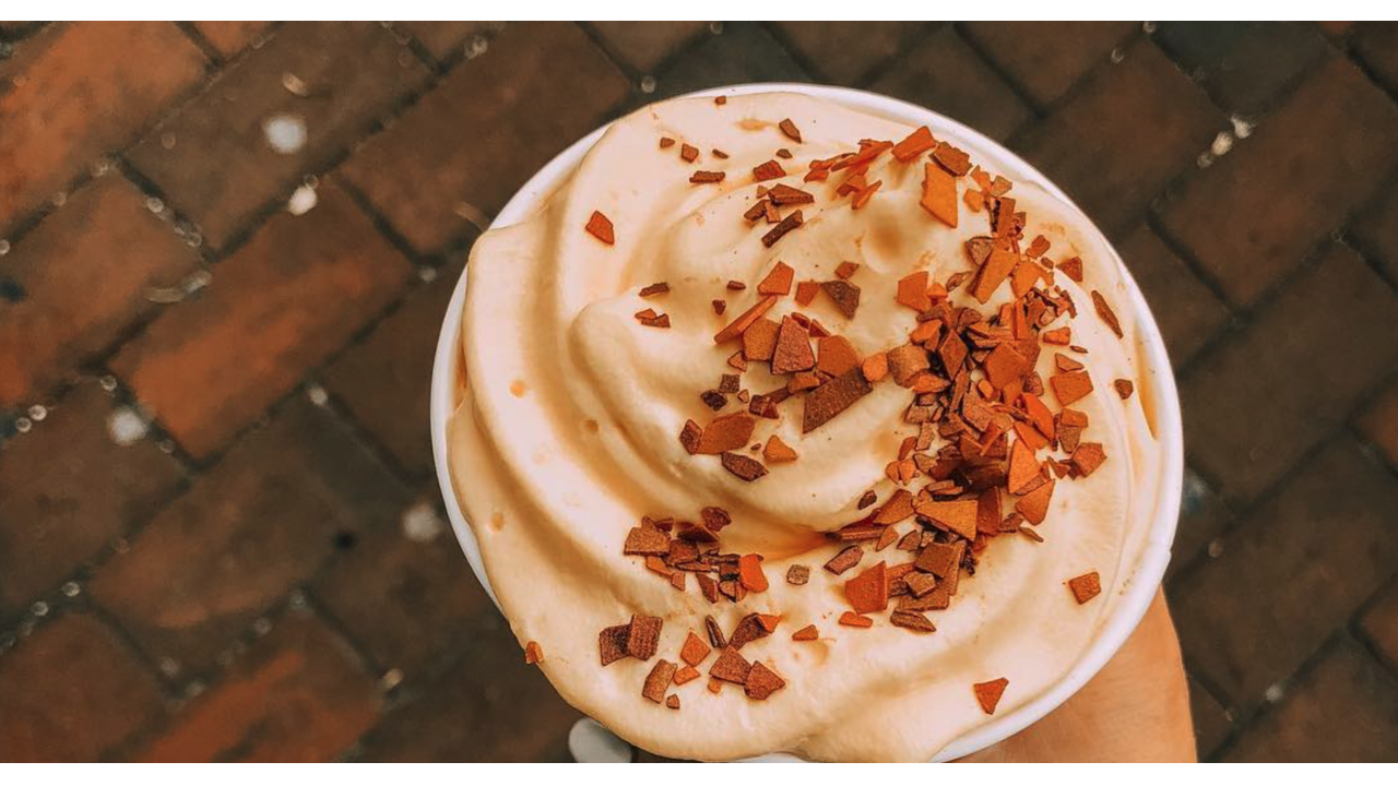 Illustratie voor: Zo bestel je het hele jaar door de Pumpkin Spice Latte van de Starbucks