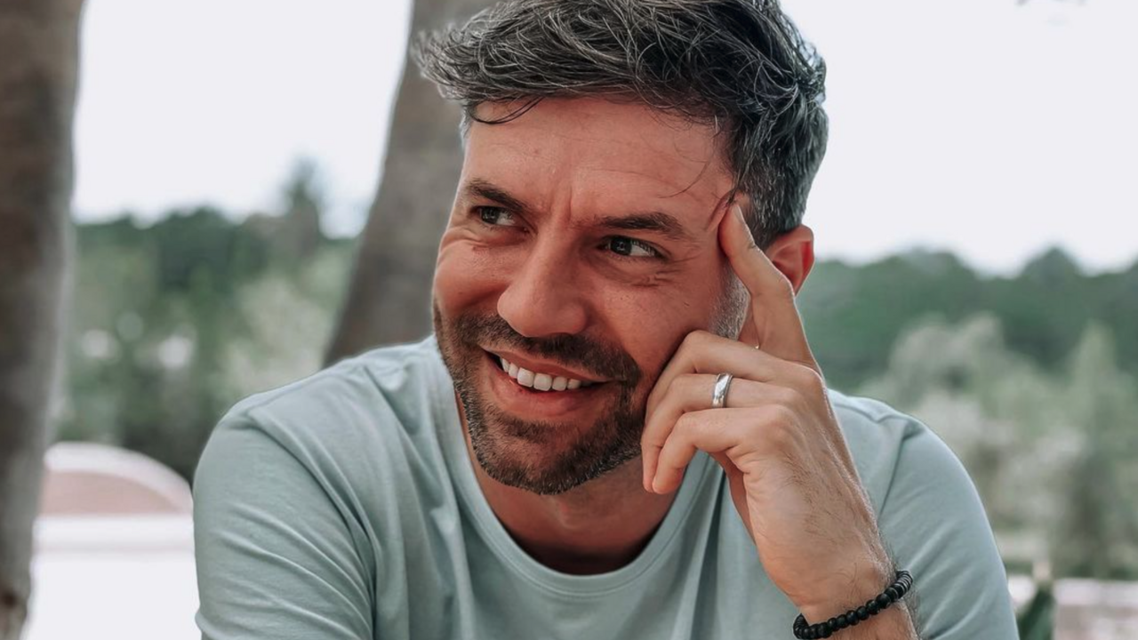 Illustratie voor: Zien: Simon Keizer gaat volledig uit de kleren op televisie