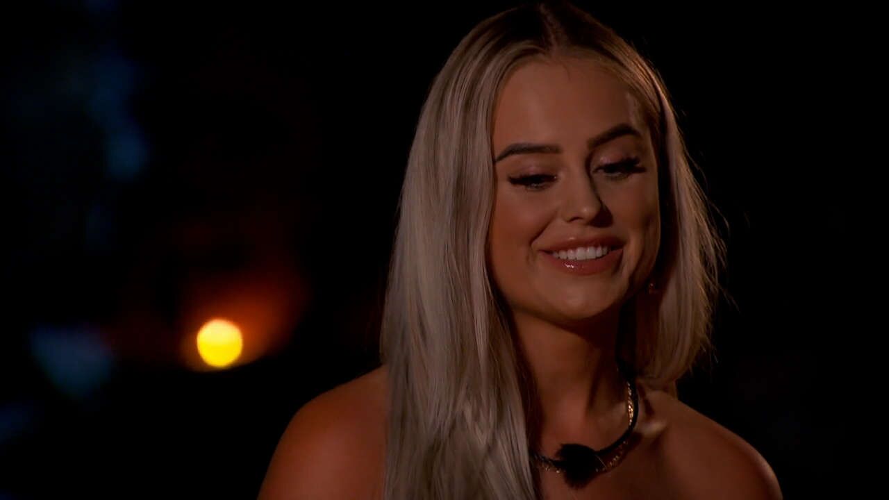 Illustratie voor: Is Temptation Island’s Julia dan toch vreemdgegaan?
