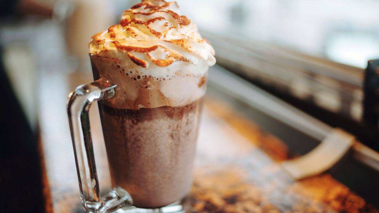 Illustratie voor: De verassende gezondheidsvoordelen van warme chocolademelk