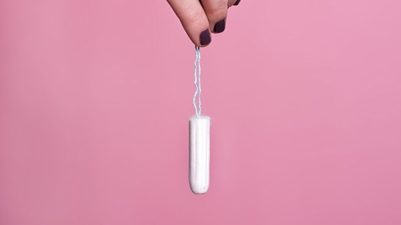 Illustratie voor: Dit zegt de kleur van je menstruatie over je gezondheid