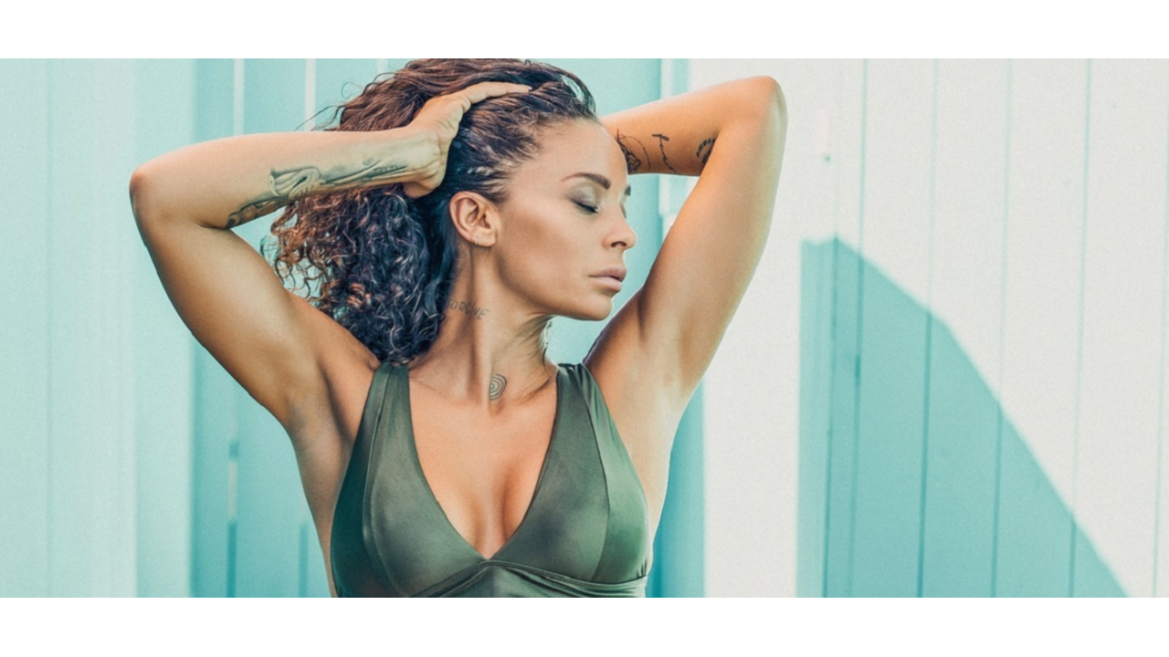 Illustratie voor: Fajah Lourens neemt afscheid van haar neppe borsten
