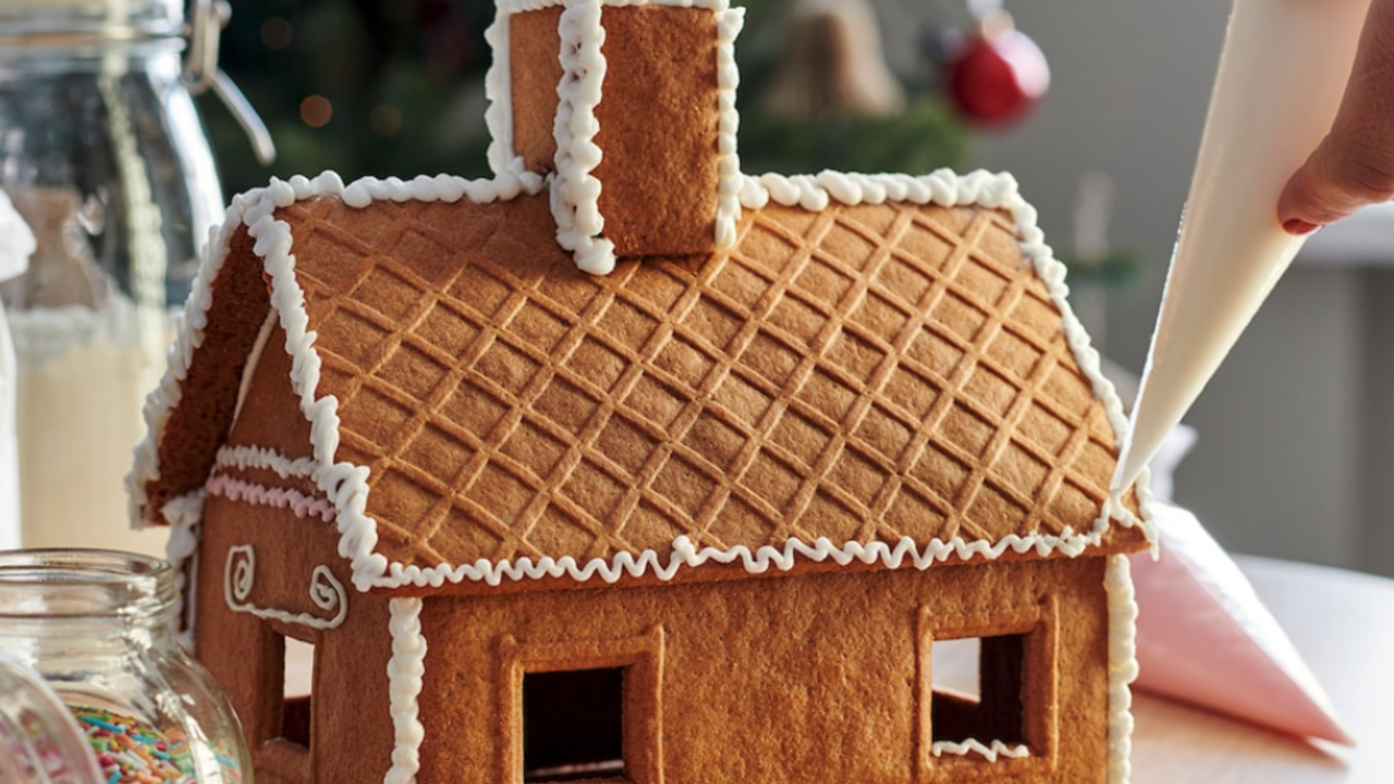 Illustratie voor: Bouw je eigen kerstdorp met de gemberkoek huisjes van de Ikea
