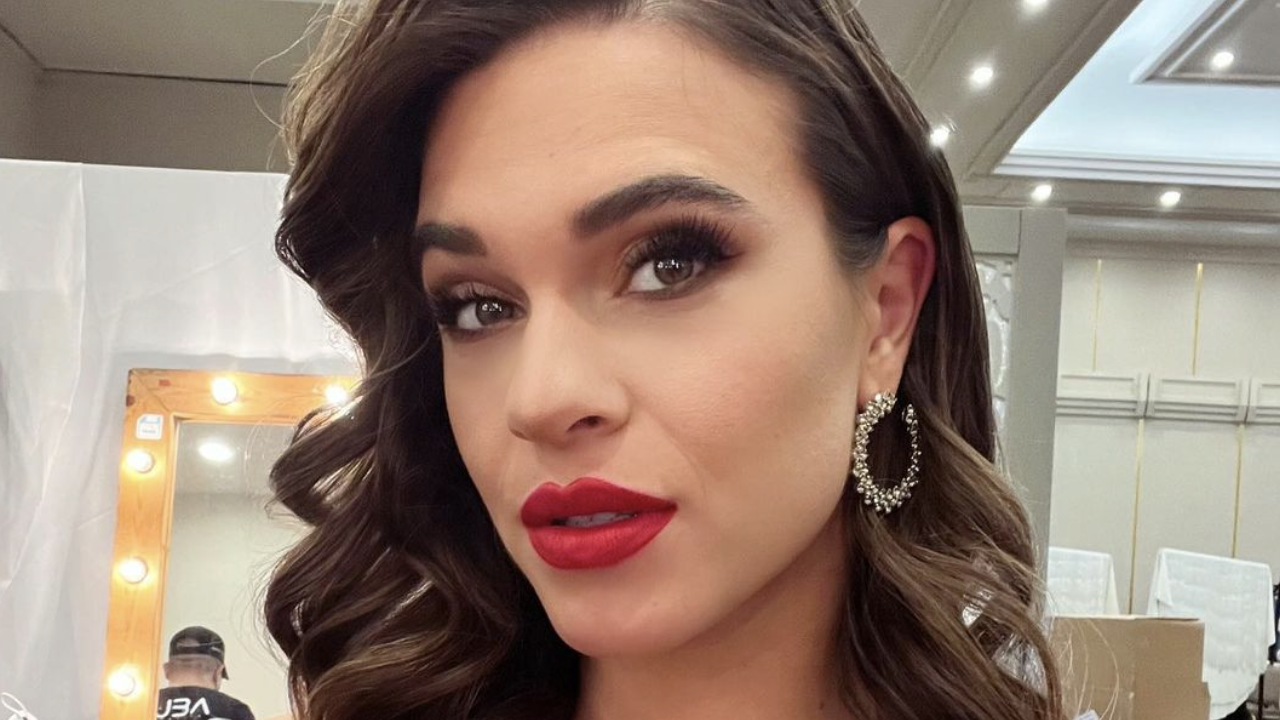 Illustratie voor: Julia Sinning maakt relatie met oude Bachelor officieel