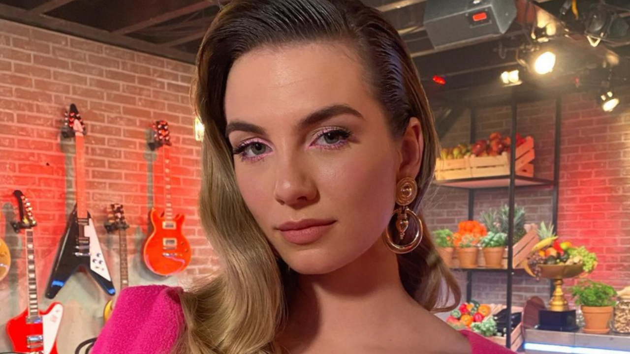 Illustratie voor: Fans verdenken Maan van cosmetische ingrepen na zien van deze foto