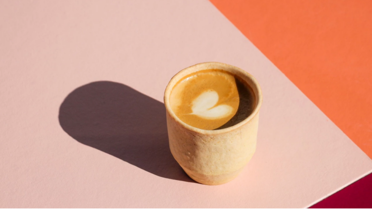 Illustratie voor: Koffie drink jij voortaan uit deze eetbare to-go koffiebeker