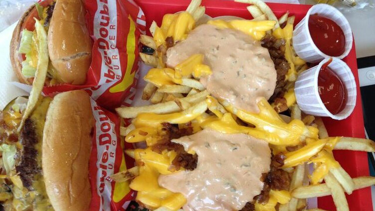 Illustratie voor: Zo maak je zelf de beroemde Animal Fries van de In-N-Out
