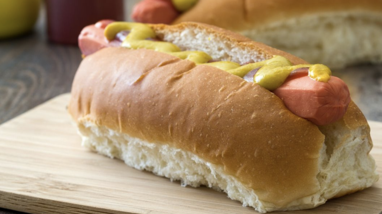 Illustratie voor: Slecht nieuws: elk broodje knakworst kost je 35 minuten van je leven