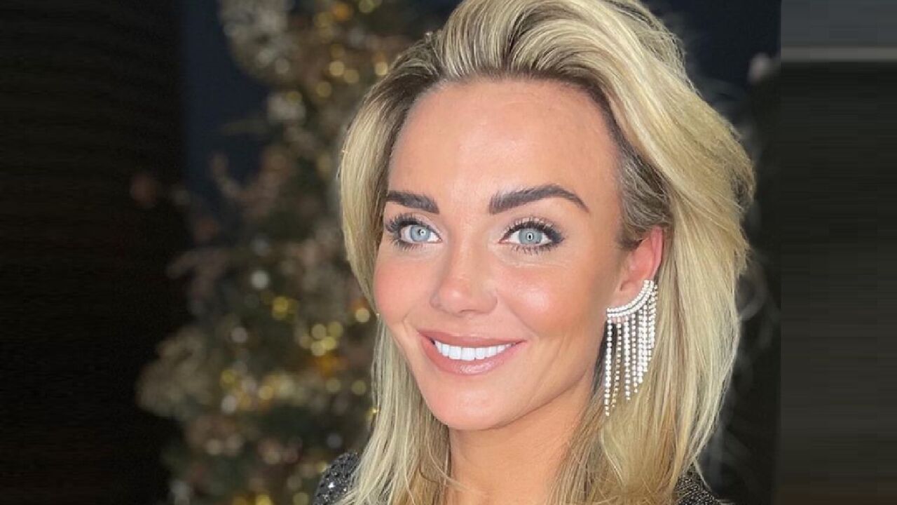 Illustratie voor: Is deze bekende DJ de nieuwe vriend van Monique Westenberg?