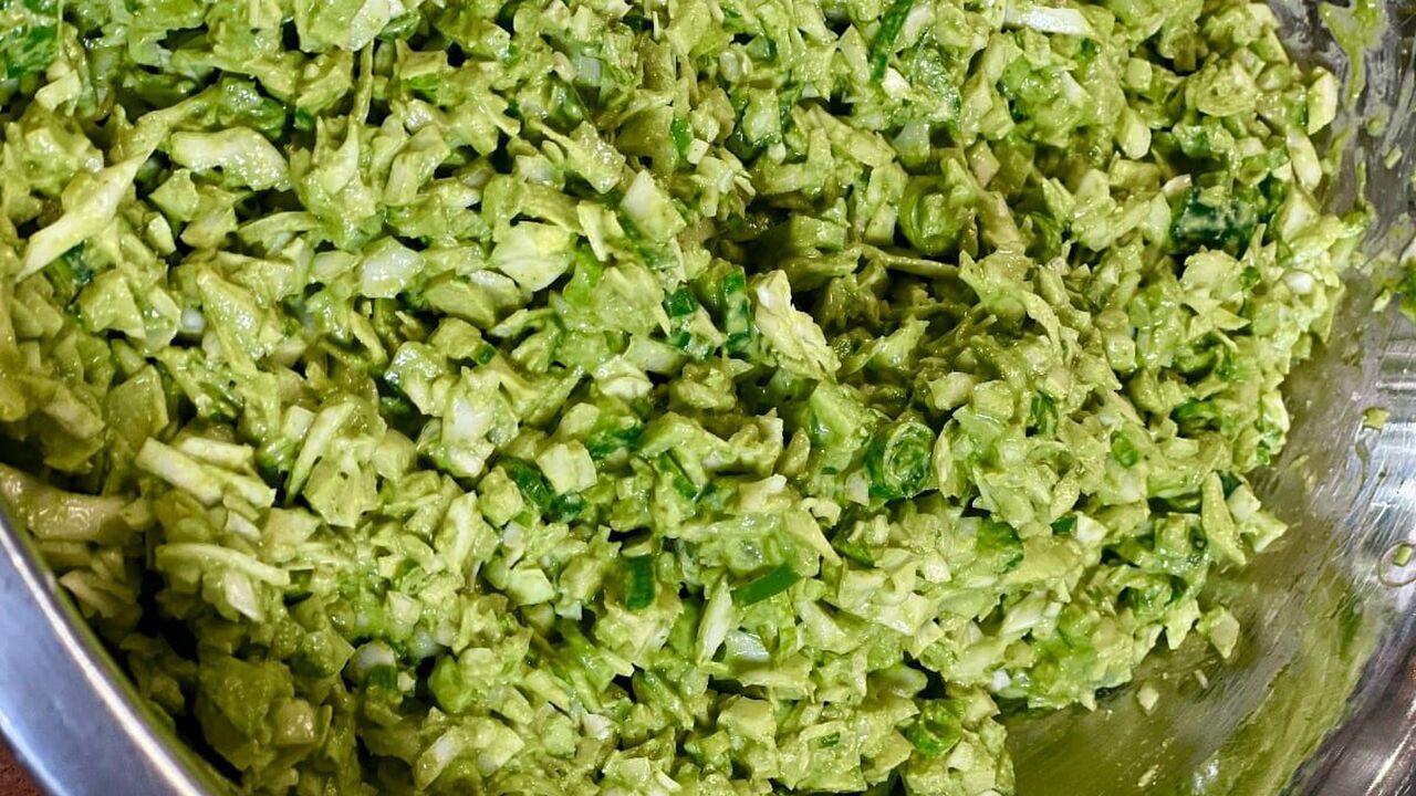 Illustratie voor: Deze salade gaat viral op TikTok en zo maak je hem