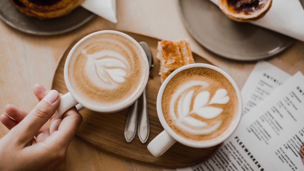 Illustratie voor: De reden dat je dus nooit meer koffie vóór je ontbijt mag drinken
