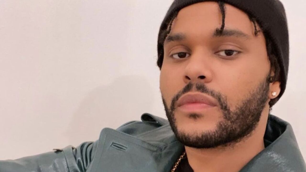 Illustratie voor: The Weeknd zoenend gespot met de beste vriendin van Bella Hadid