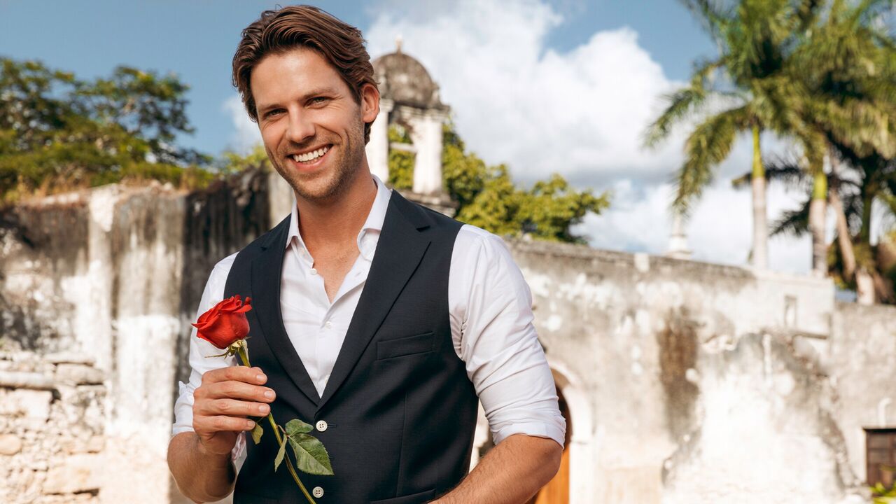 Illustratie voor: Spoiler: Thomas deelt eerste zoen uit aan deze dame in De Bachelor