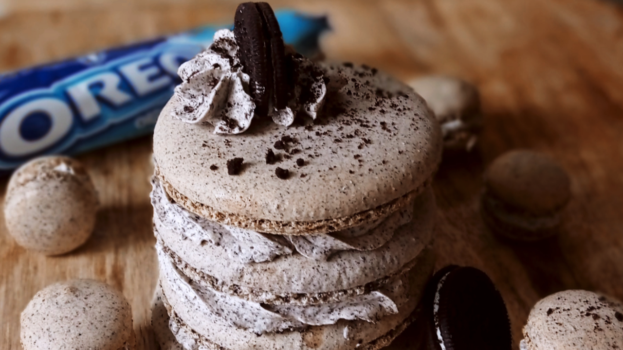 Illustratie voor: Best of both worlds: het recept voor een oreo macaron taartje