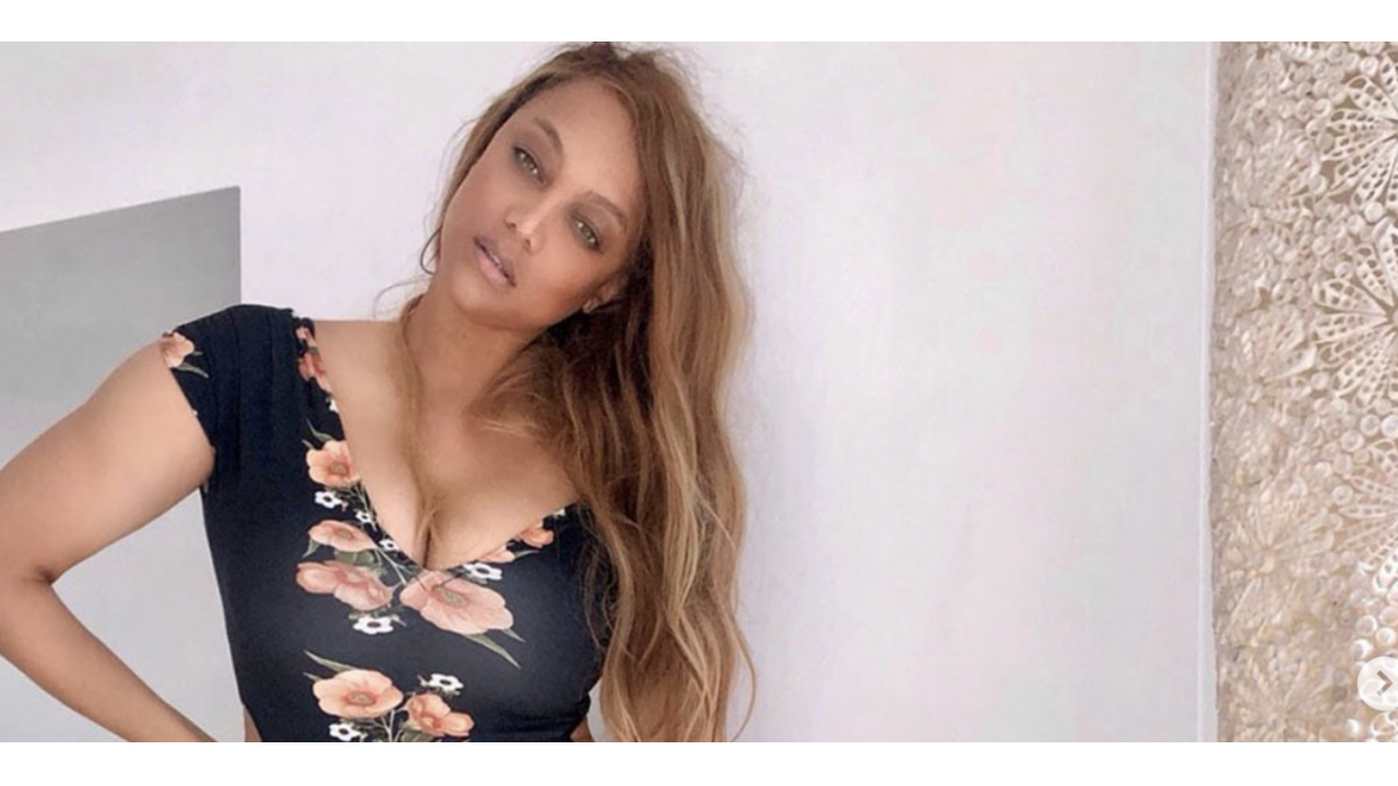 Lichaam Tyra Banks enorm gefotoshopt in nieuwe Skims-campagne