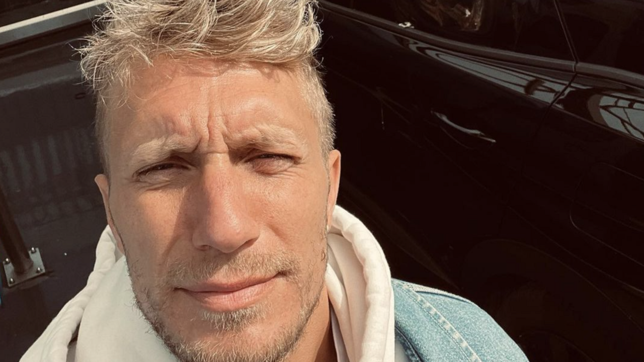 Illustratie voor: Zien: Joshua Nolet showt abs op de cover van Men’s Health