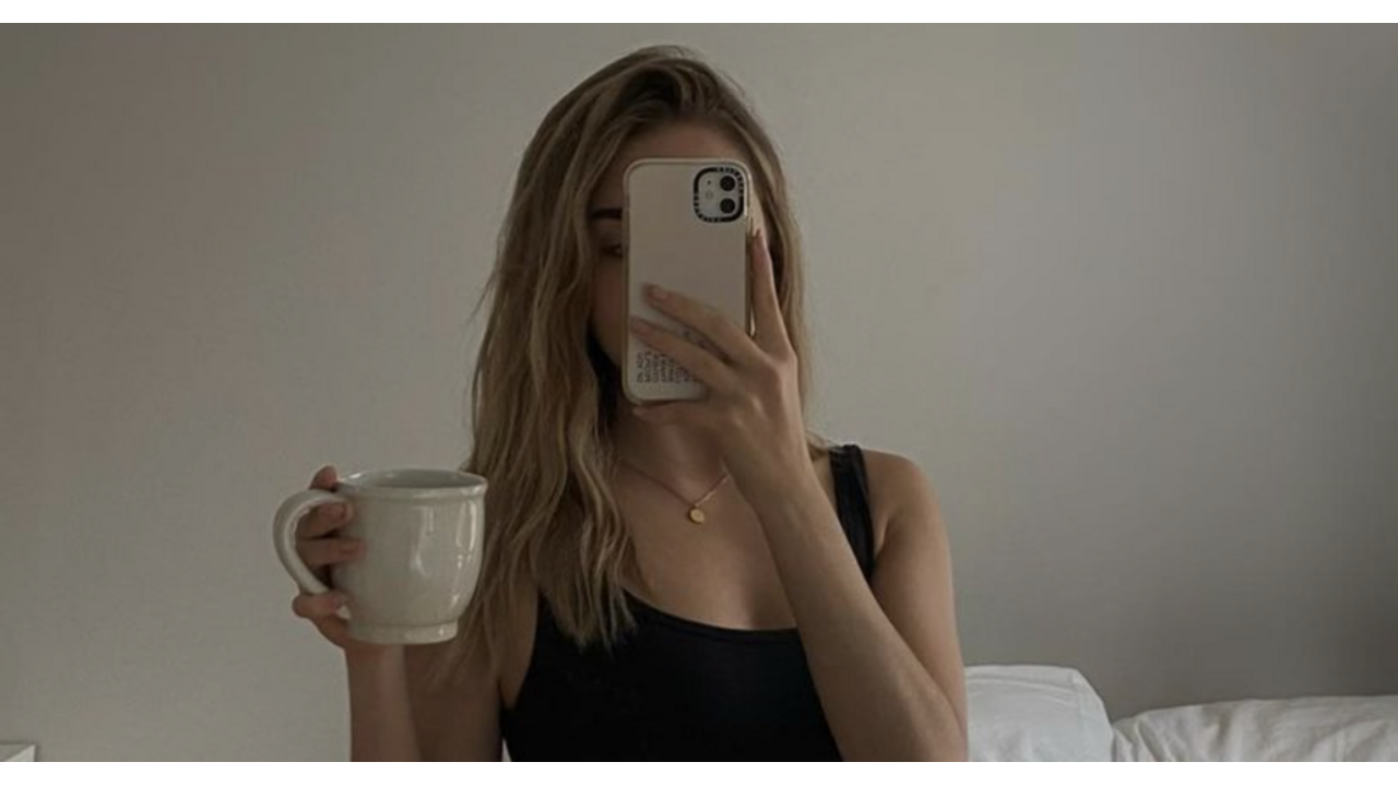 tanden poetsen na het koffie drinken