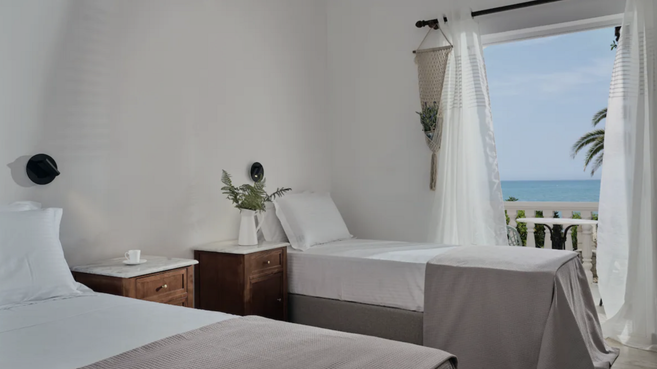 Illustratie voor: Deze luxe Airbnb in Griekenland huur je voor nog geen €20 per nacht