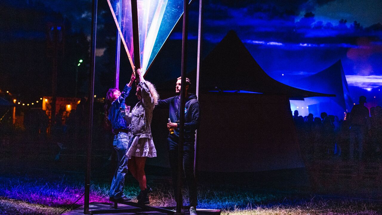 Illustratie voor: Het nieuwe en meerdaagse festival Lago Lago heeft een waanzinnige locatie