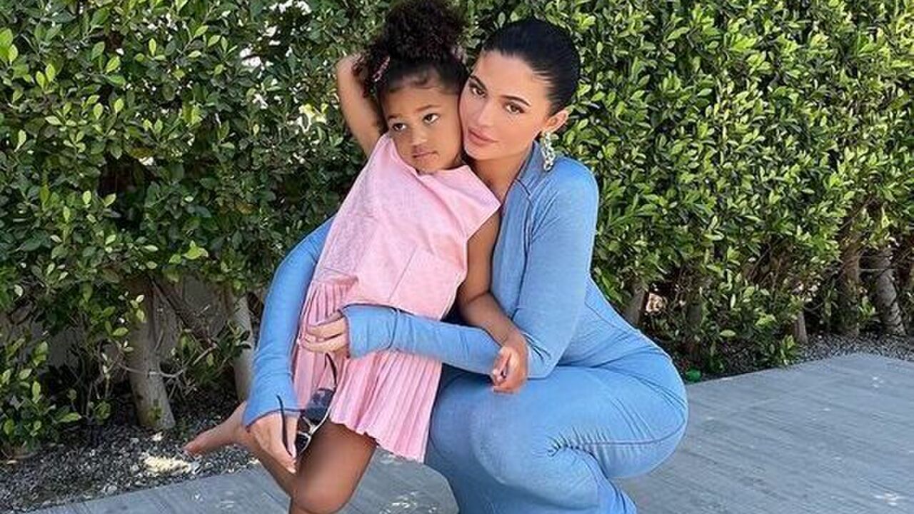 Illustratie voor: Dit lekkere broodje maakt Kylie Jenner vaak voor dochtertje Stormi