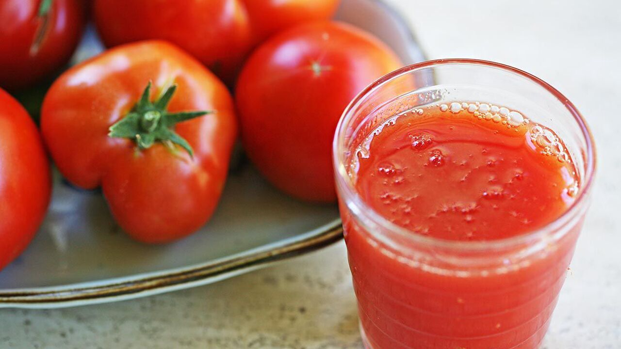 tomatensap in een vliegtuig