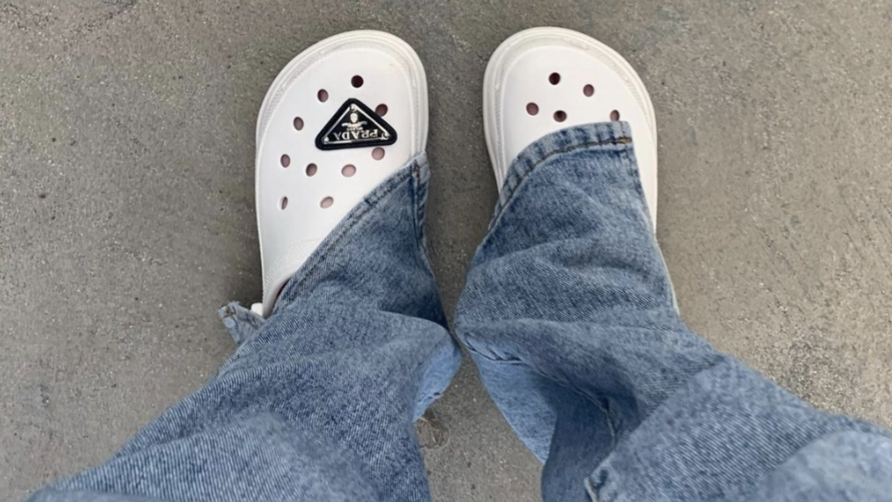 crocs stylen Outfits Crocs