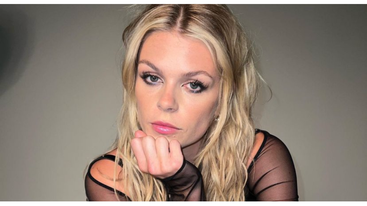 Davina Michelle bruin haar