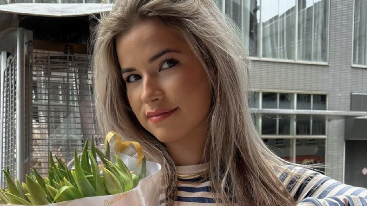 Illustratie voor: Jade Anna laat via TikTok haar ‘echte huid’ zonder filter zien