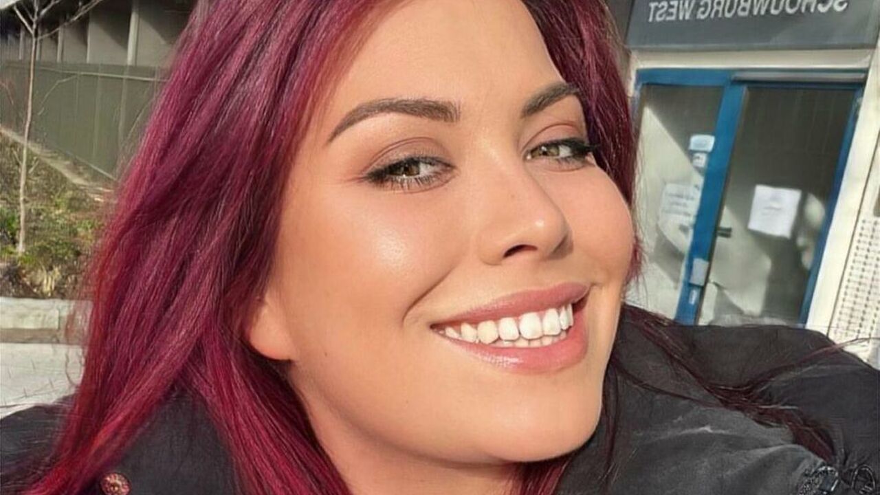 stevie burns weg met rode coupe tijd voor nieuwe look ex on the beach