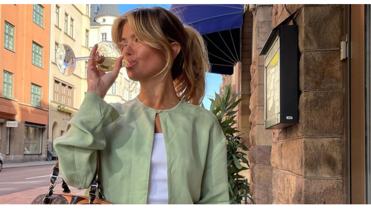 kleur saliegroen sage green outfits fashion trend herfst 2023