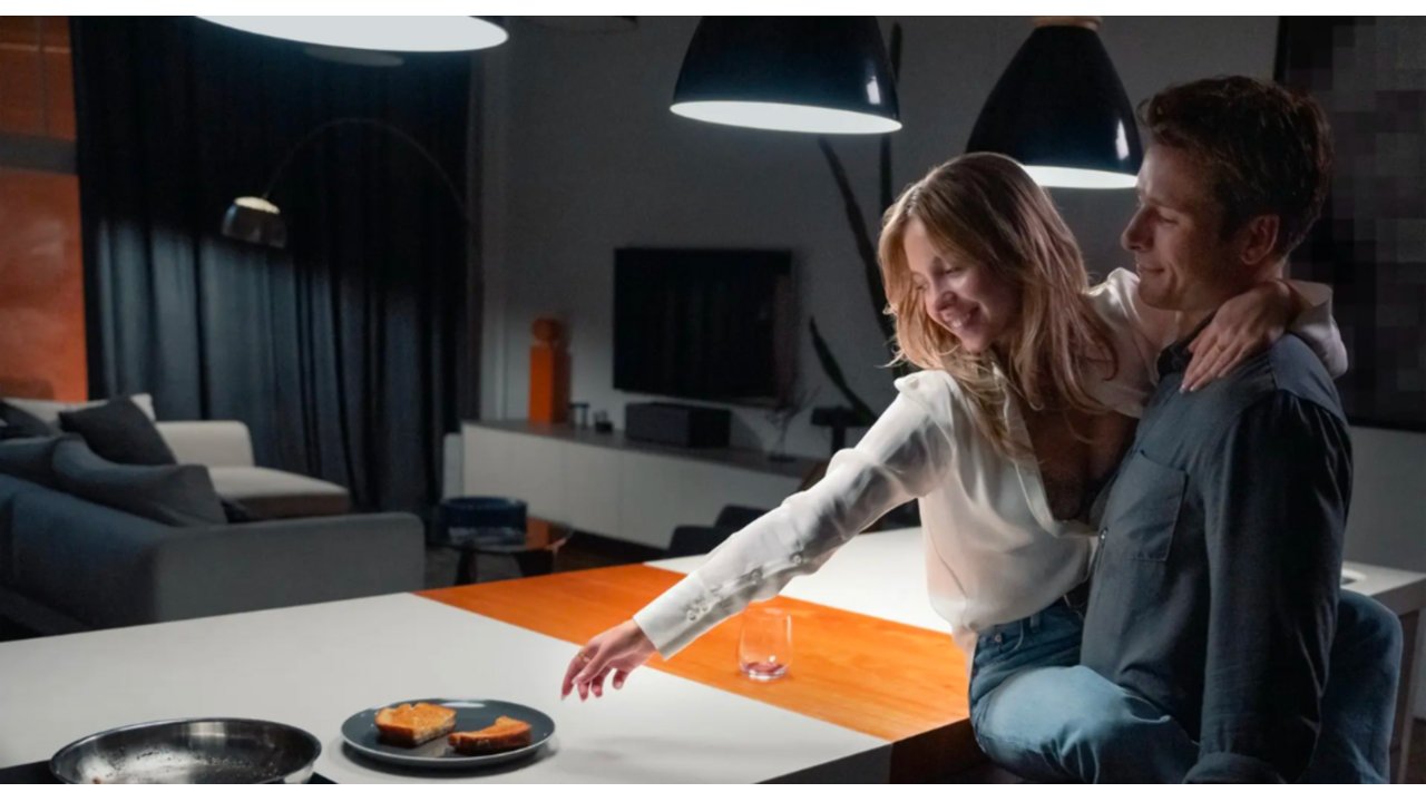 anyone-but-you-jeans-sydney-sweeney