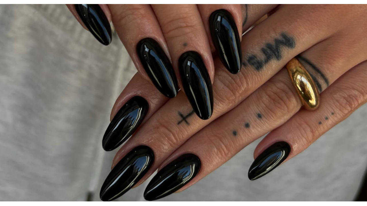 black-nails-theory
