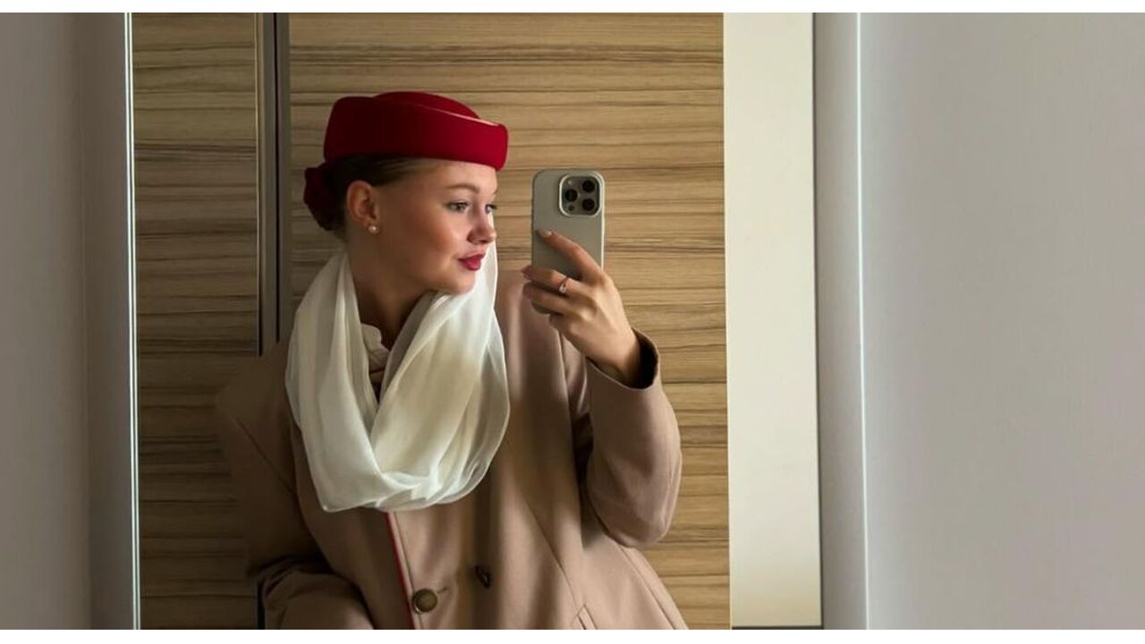 emirates cabin crew