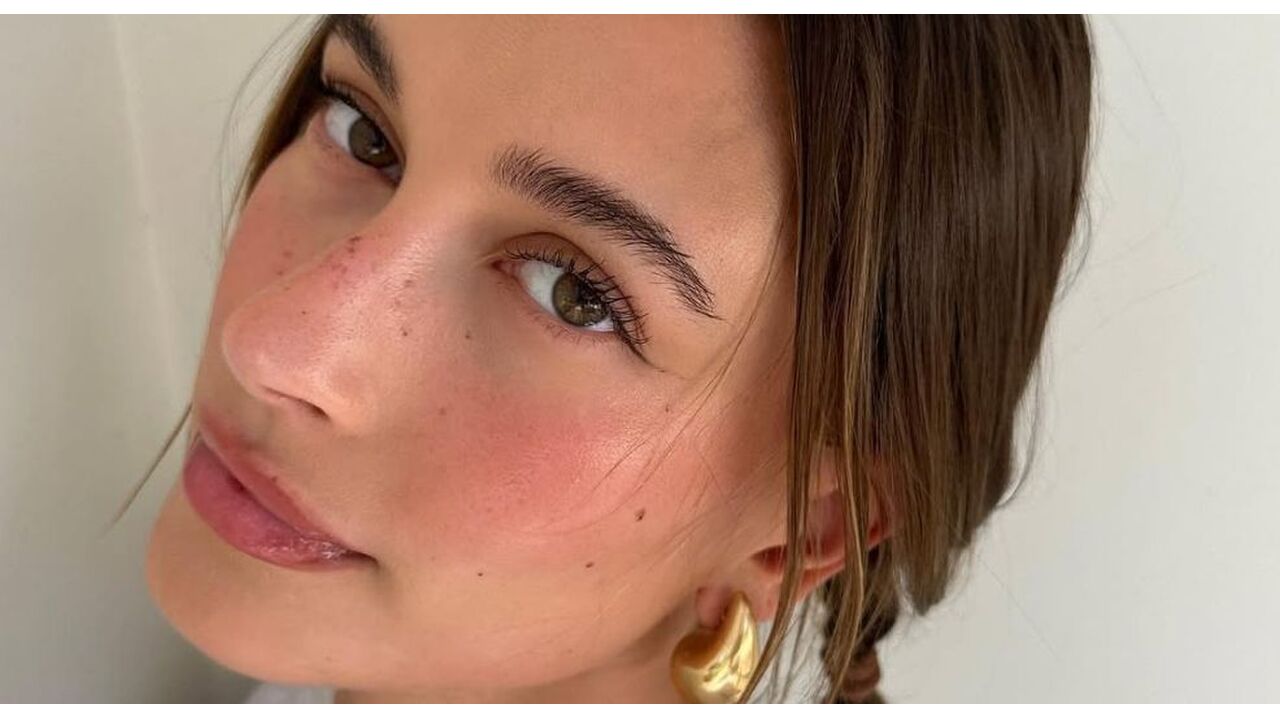 hailey bieber make up routine en make up hack