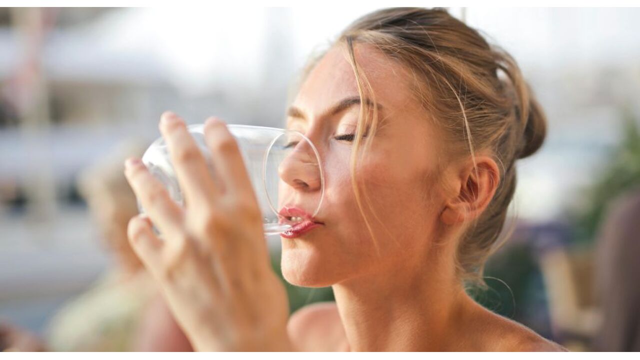Drankje voor hydratatie tijdens een hittegolf
