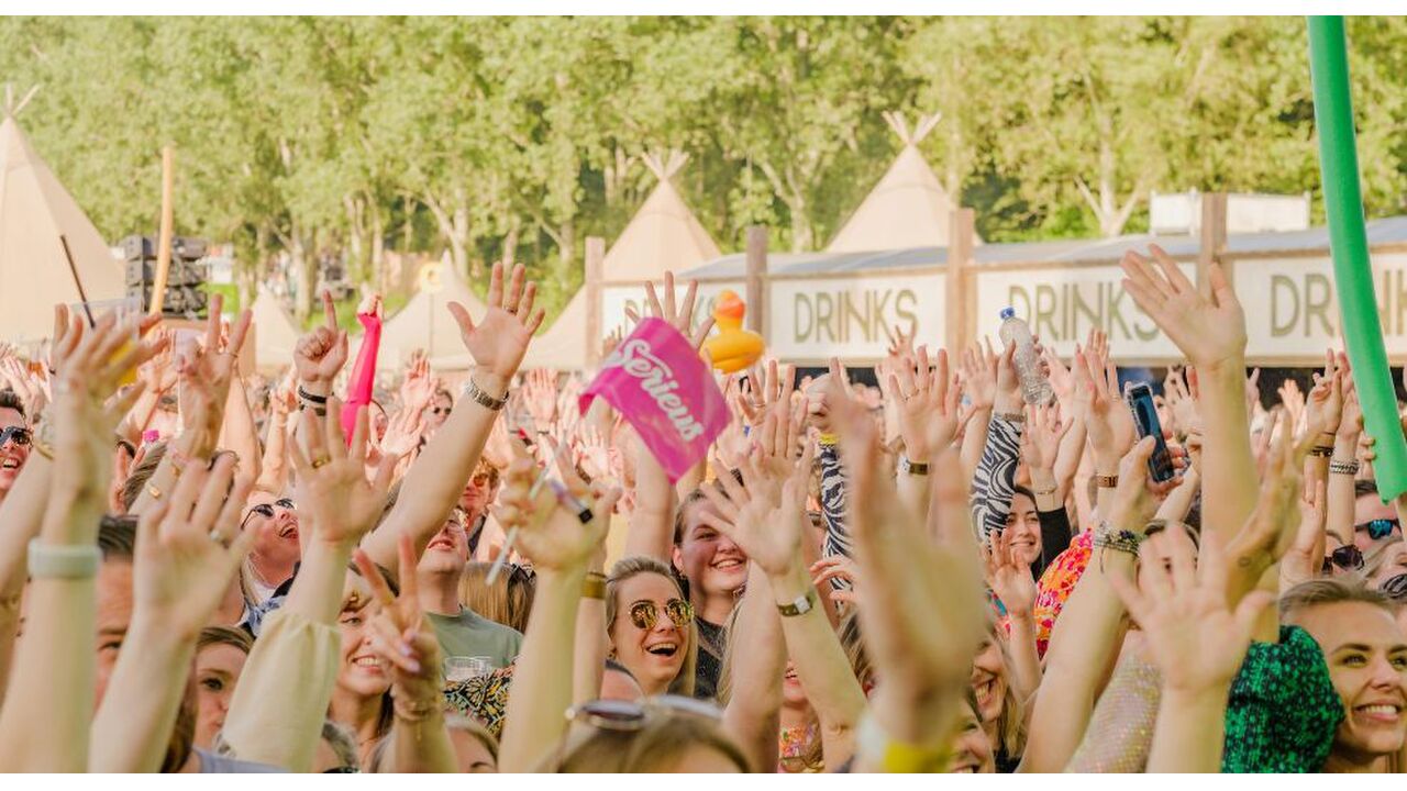 Tropisch festivalweekend hittegolf