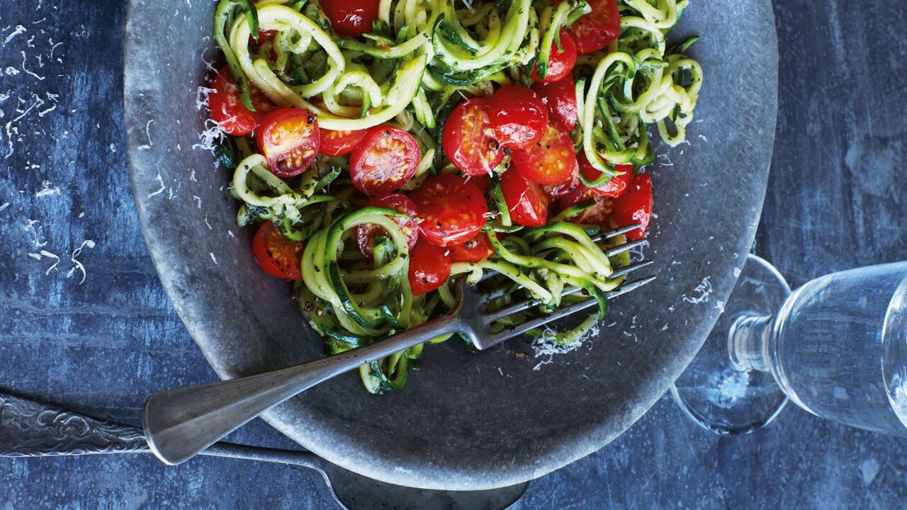 Illustratie voor: Dit zijn de allerlekkerste recepten met courgettepasta