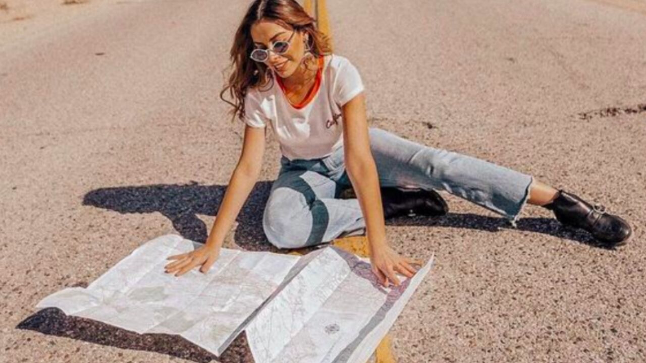 Illustratie voor: Dit is waarom jij en je vriendinnen nu met elkaar op roadtrip moeten
