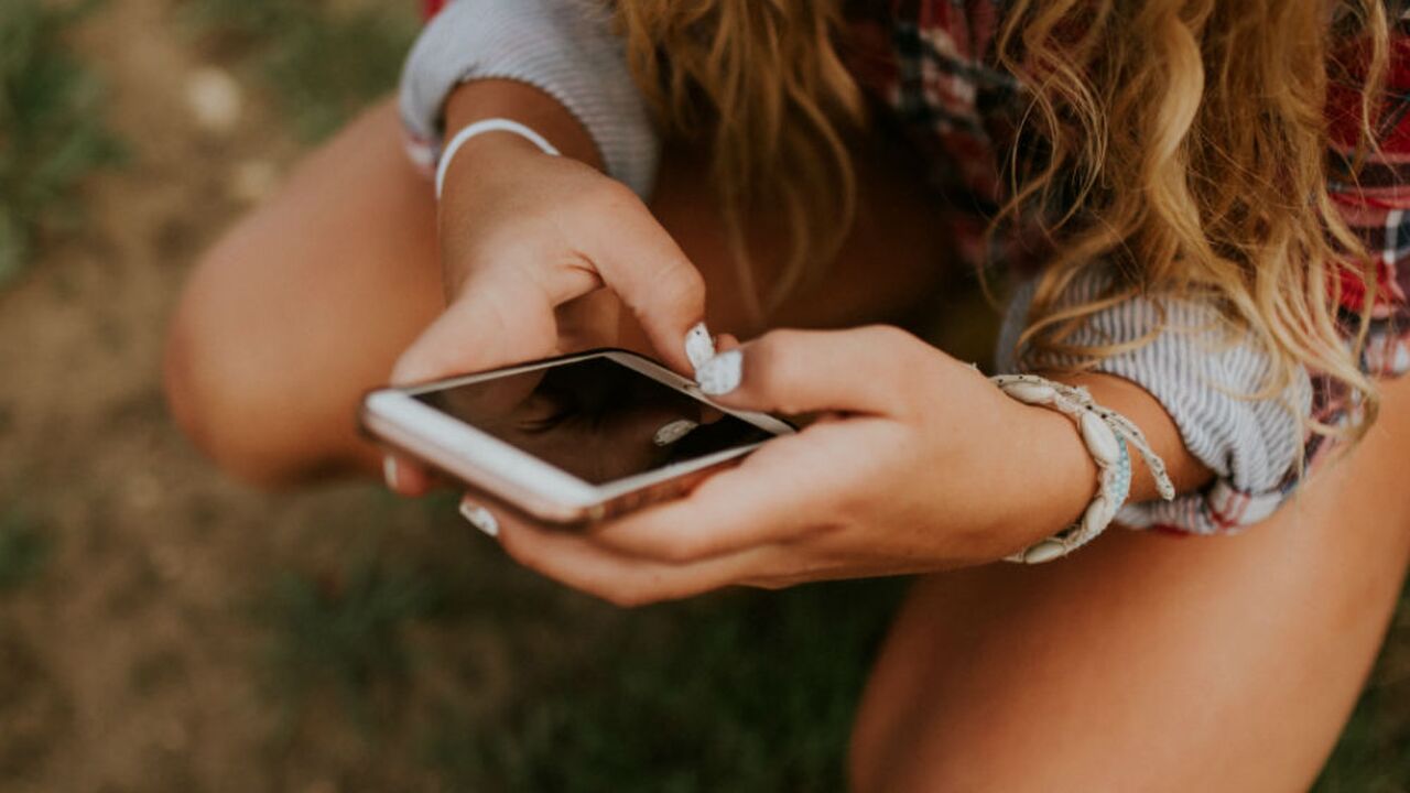 Illustratie voor: Groepsgesprekken weigeren op WhatsApp is nog nooit zo simpel geweest