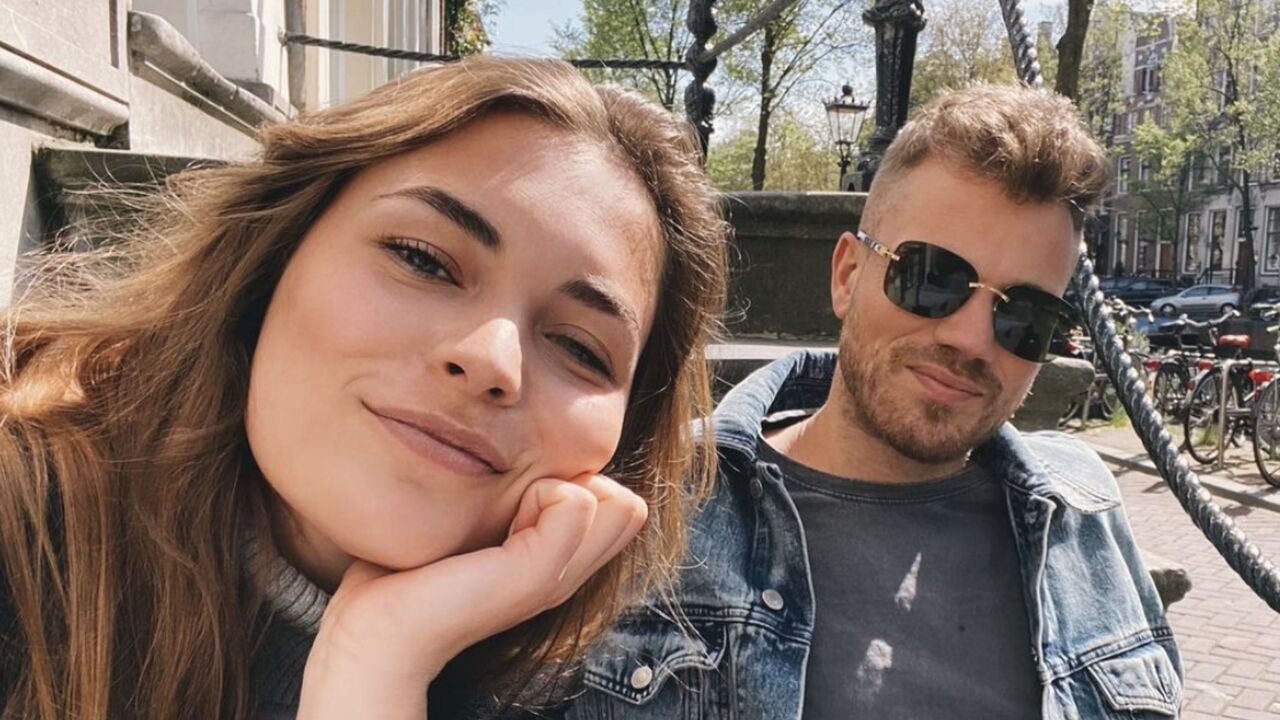 Illustratie voor: Wauw! Dit is de bloedmooie nieuwe vriendin van Gers Pardoel