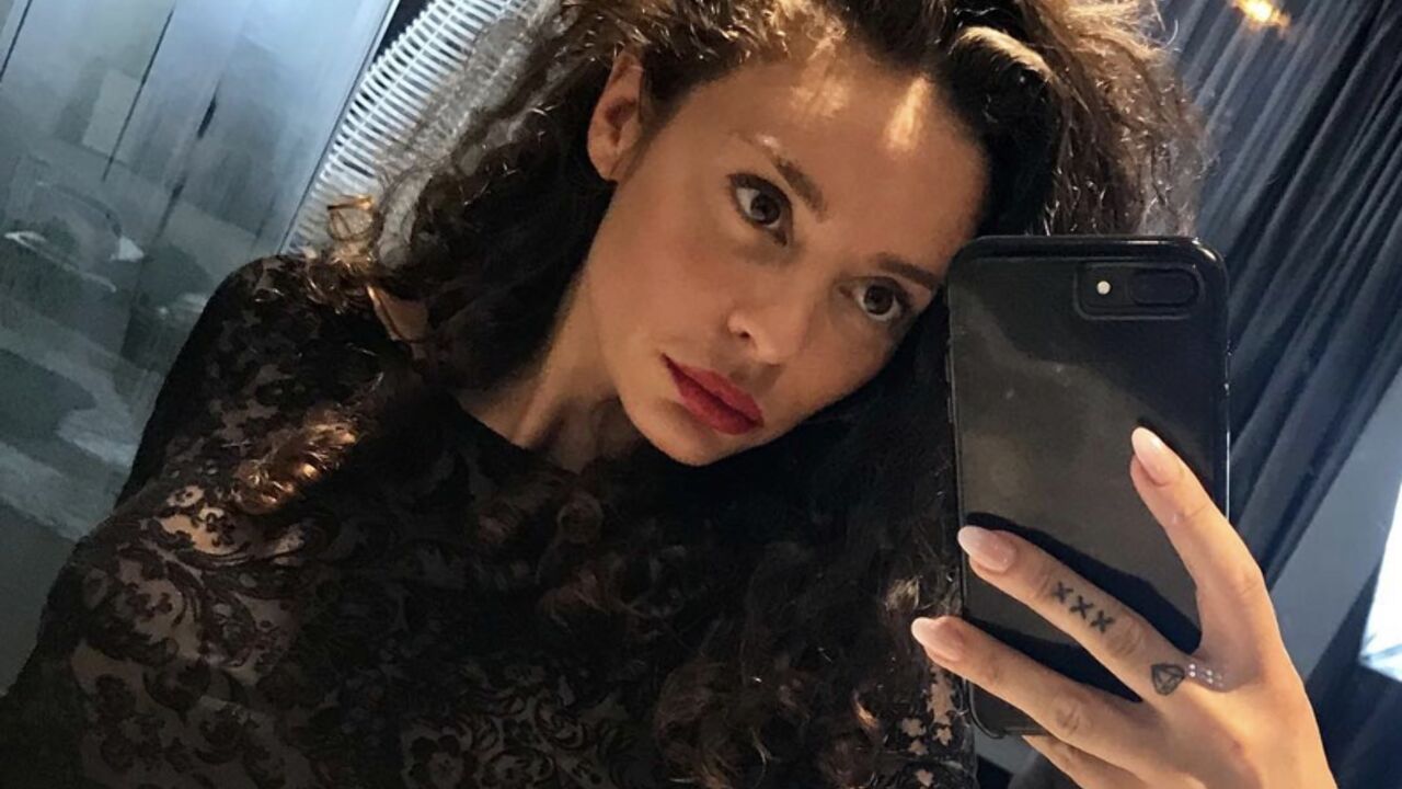 Illustratie voor: Oeh la la! Dit is de nieuwe vriend van Fajah Lourens