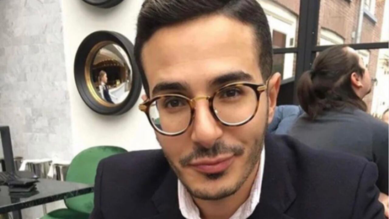 Illustratie voor: Nieuwe vriendin Simon Leviev noemt Tinder Swindler-verhaal nep