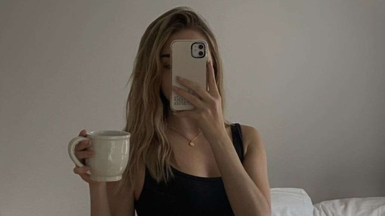 tanden poetsen na het koffie drinken