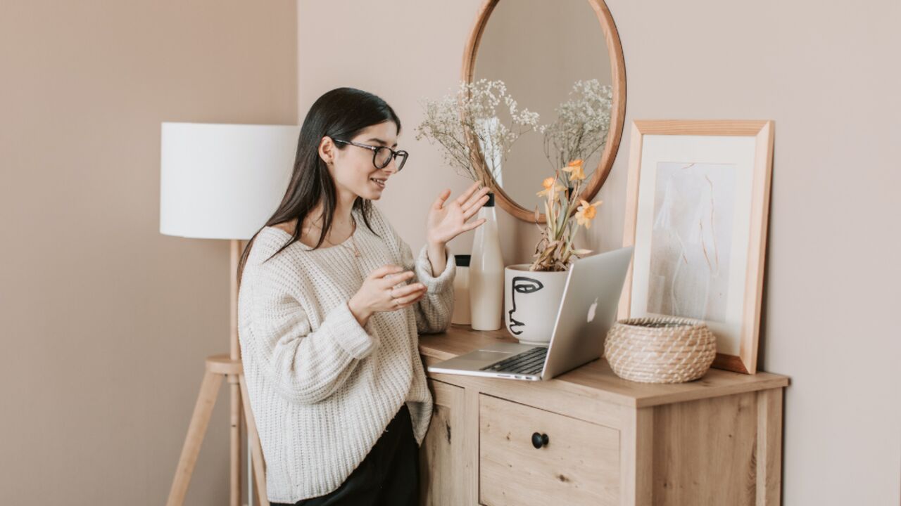 Illustratie voor: Tijd voor een nieuwe baan? Leg die laptop opzij en maak een video-cv