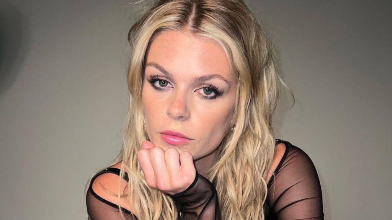 Davina Michelle bruin haar