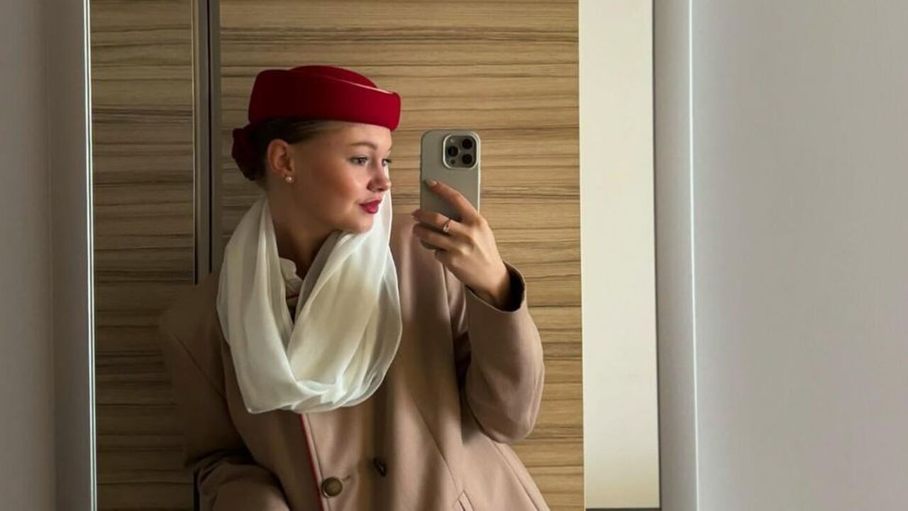 emirates cabin crew