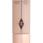 Cre&euml;er de definitie van een jonge, gezonde huid: glanzend, gehydrateerd en bruisend. Het kan gebruikt worden voor een relaxte look, onder de Light Wonder Foundation of als toplaag over make-up. Dit is &eacute;&eacute;n van Charlotte&rsquo;s zeven wonderen voor jouw huid.